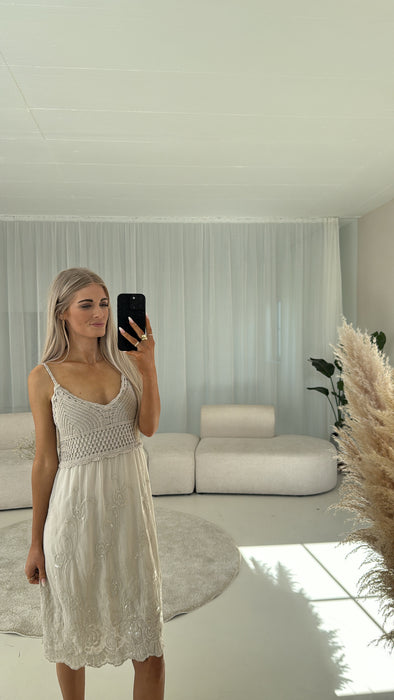 Dress Beige - Ohne Rückgaberecht