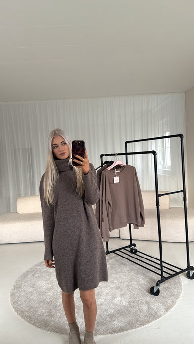Weiches Strickkleid Brown