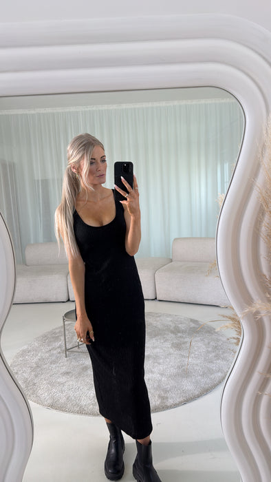 Kleid Black Lilly