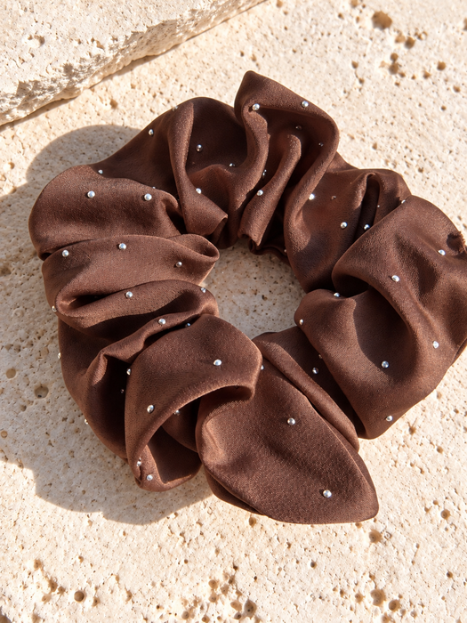 Satin-Scrunchie mit Glitzersteinen Braun