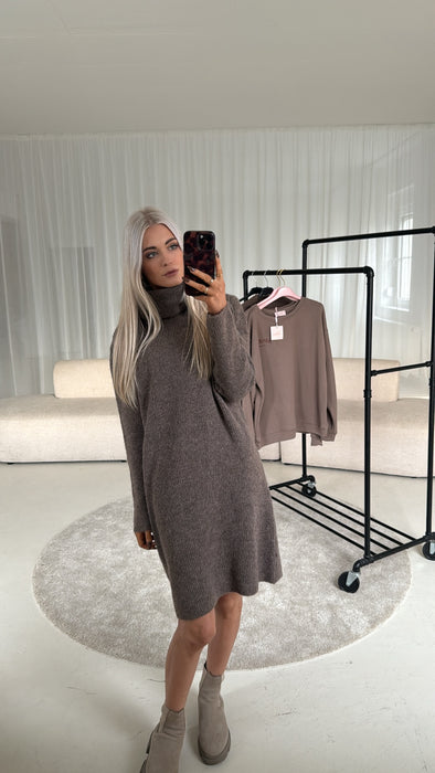 Weiches Strickkleid Brown