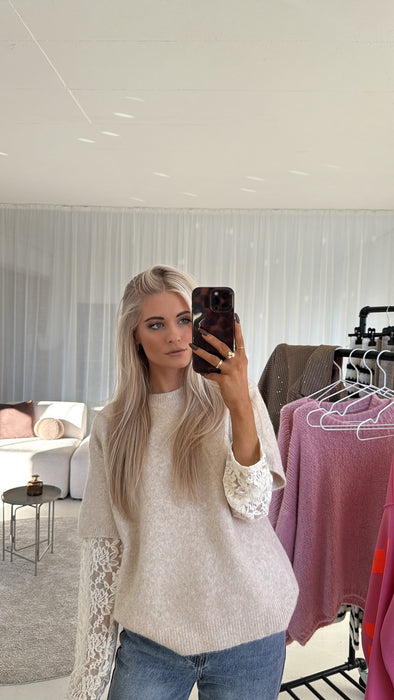 Pullover mit Spitzenärmel