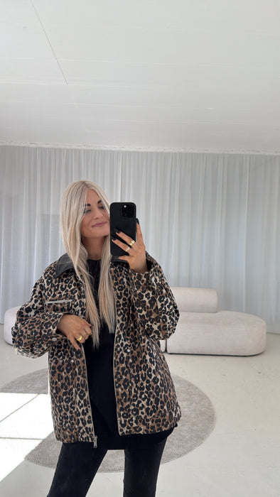 Leo Jacke mit Kragen
