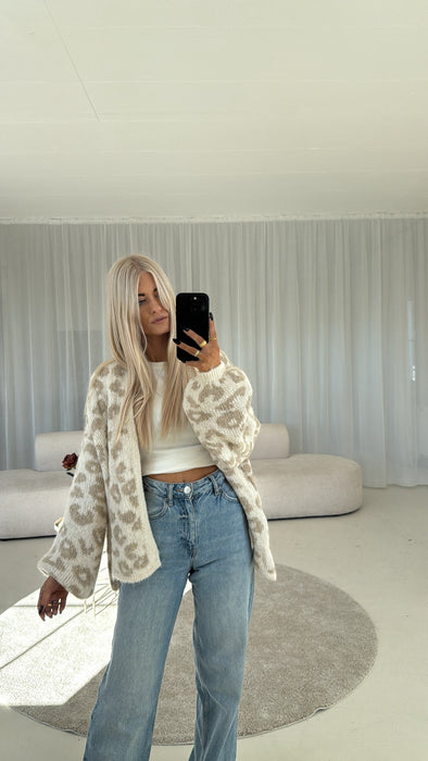 Cardigan Leo 12