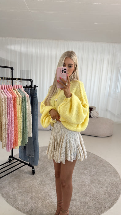 Cardigan mit Goldknöpfen Gelb