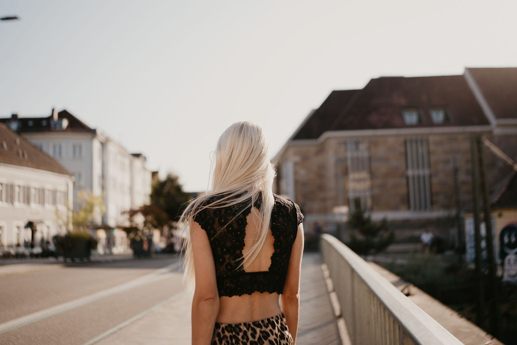 Lace Bra Black mit Rückenprint
