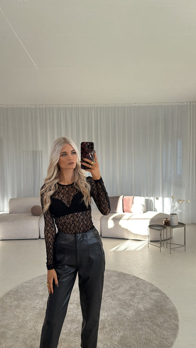 Spitzenoberteil Black