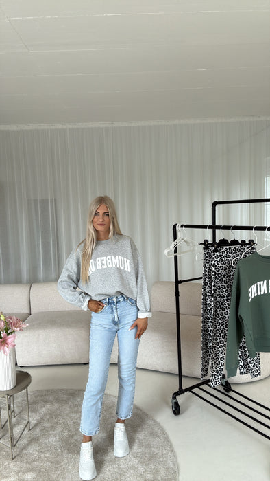 Sweater Hellgrau Number One