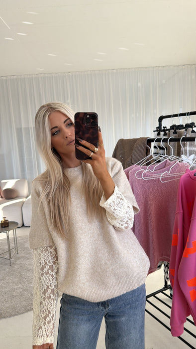 Pullover mit Spitzenärmel