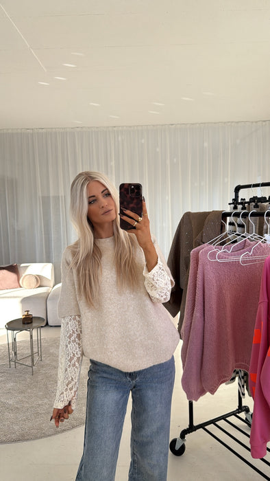 Pullover mit Spitzenärmel