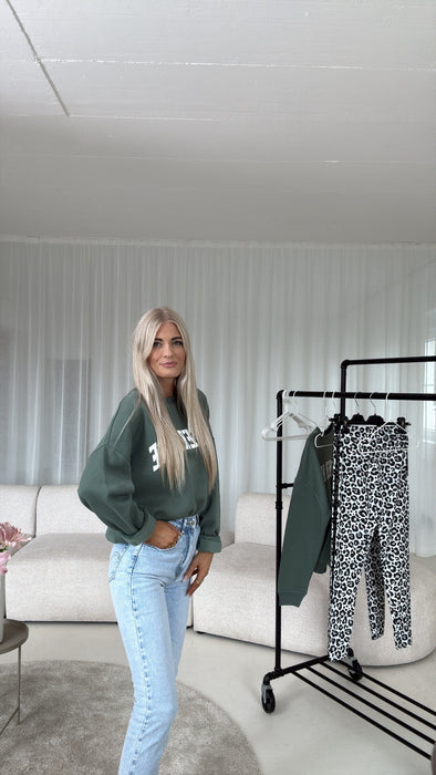 Sweater Green Number One