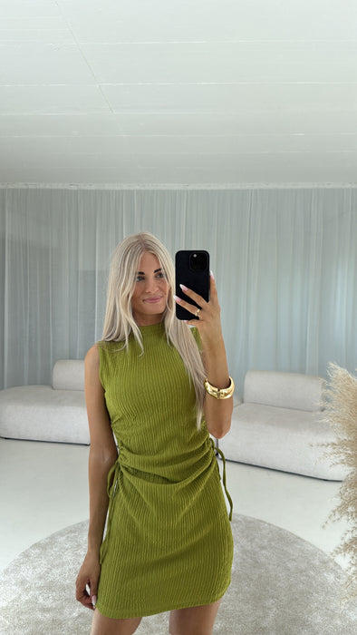 Dress Green mit Cut Out- Ohne Rückgaberecht