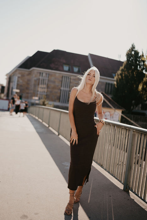 Dress Braun mit Schlitz