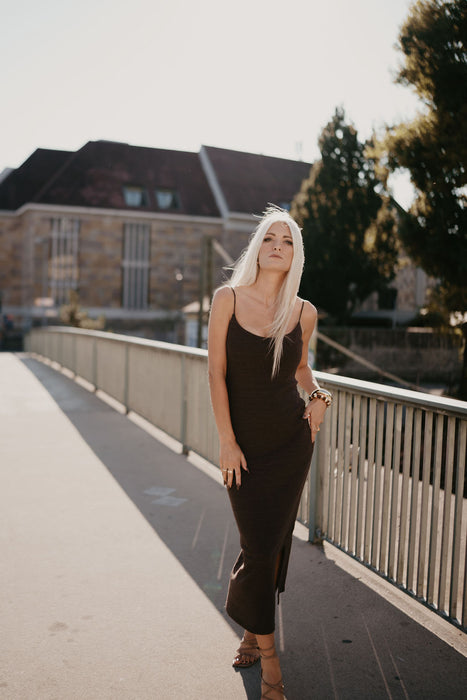 Dress Braun mit Schlitz