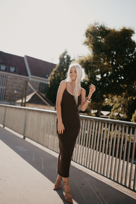 Dress Braun mit Schlitz